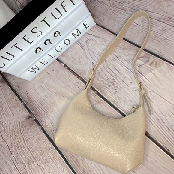Brand new Cream color pebble gold hardware bag - Picture 1 of 4